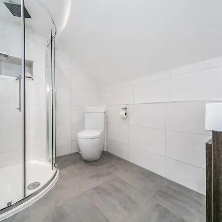 14 Helena House One Bedroom Apartment Reading Exterior photo