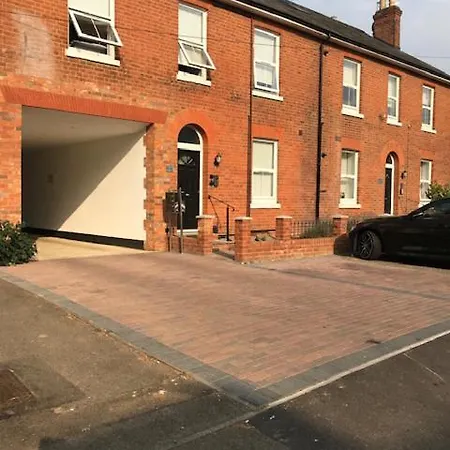 14 Helena House One Bedroom Apartment Reading Exterior photo